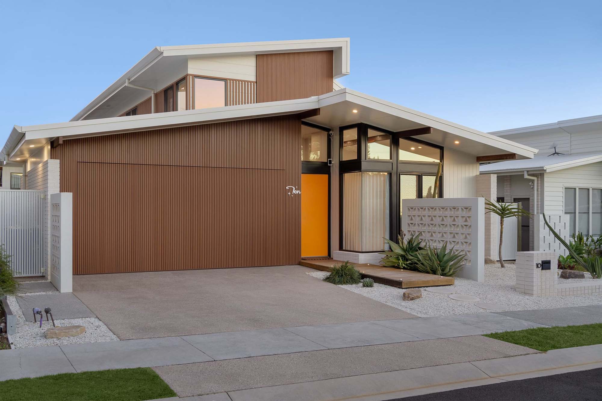 exterior of newly built architect designed home in aureus estate, skennars head.